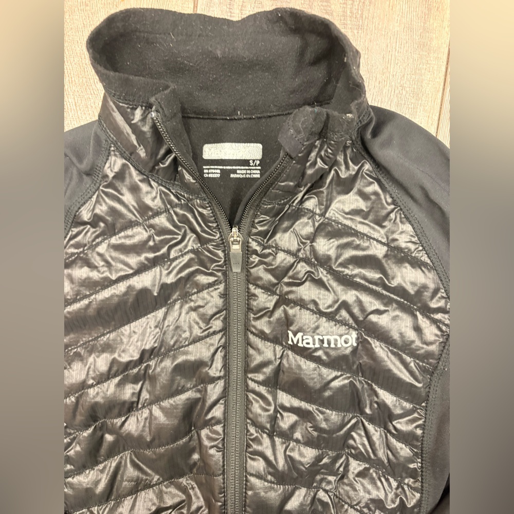 Marmot - Women’s Light Weight Black Puffer Jacket. - Size SM - Picture 2 of 4